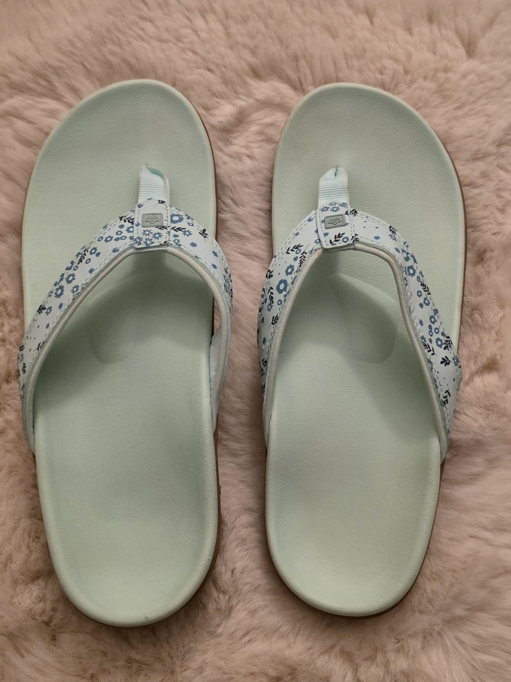 Spenco Yumi  Nuevo Floral Women’s Light Blue Floral Strap Flip Flops